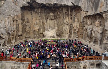 People visit Longmen Grottoes to spend Spring Festival holiday