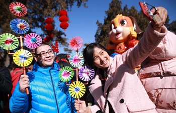 Smiling faces during Spring Festival across China