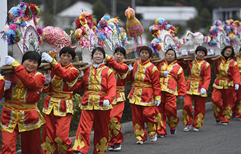 In pics: women's dragon lantern team in China's Zhejiang