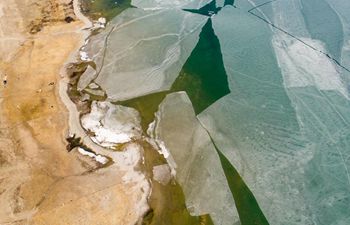 China's largest lake starts to thaw