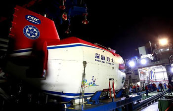 China's manned submersible conducts night dive in South China Sea