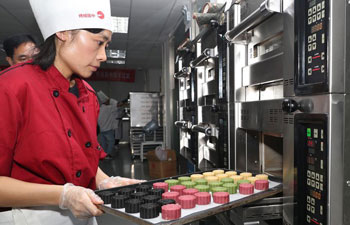 Mooncake making contest held in E China's Shanghai