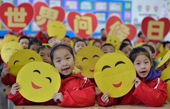 Chinese kids greet World Hello Day