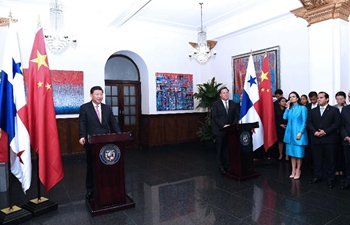 Xi calls for more business cooperation with Panama