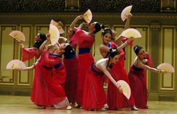 Chinese artists perform at Romanian Athenaeum to greet coming Spring Festival
