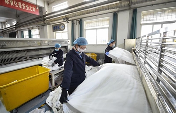 Railway laundry service staff busy working during Spring Festival travel season in Ningxia