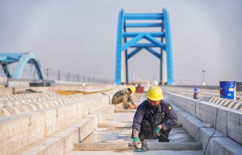 Builders work on Huangcun section of Beijing-Xiongan intercity railway