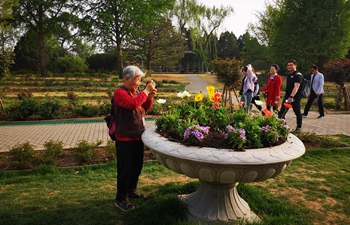People enjoy spring scenery at Beijing Botanical Garden