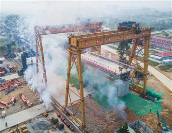 1st box girder installed to mark progress of building new Fuzhou-Xiamen high-speed railway