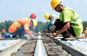In pics: expressway builders in hot weather