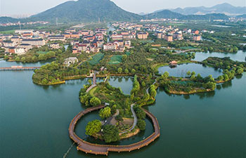 Scenery of Dingshan Lake in Hangzhou