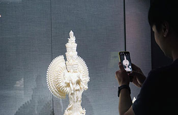 Exhibition of Dehua porcelain kicks off in Beijing