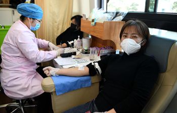 Volunteers donate blood in Anhui