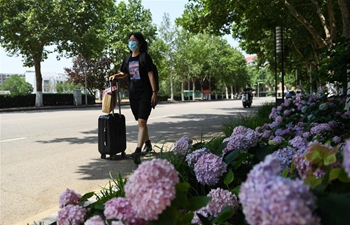 China Focus: Graduating students from Beijing universities return to campuses