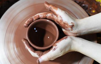 Tourists experience making of Rongchang pottery in Chongqing