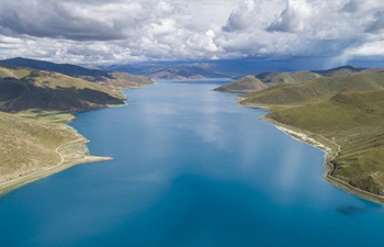 Scenery of Lake Yamzbog Yumco in China's Tibet