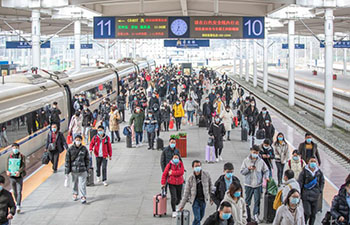 Railway stations enter travel rush as Spring Festival holiday comes to end