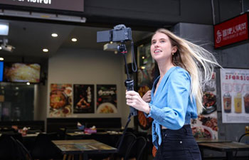 Feature: Aussie vlogger dishes up Chinese cuisine to challenge stereotypes