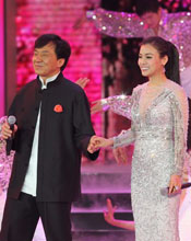 成龙、陈思思携手献唱贺中秋