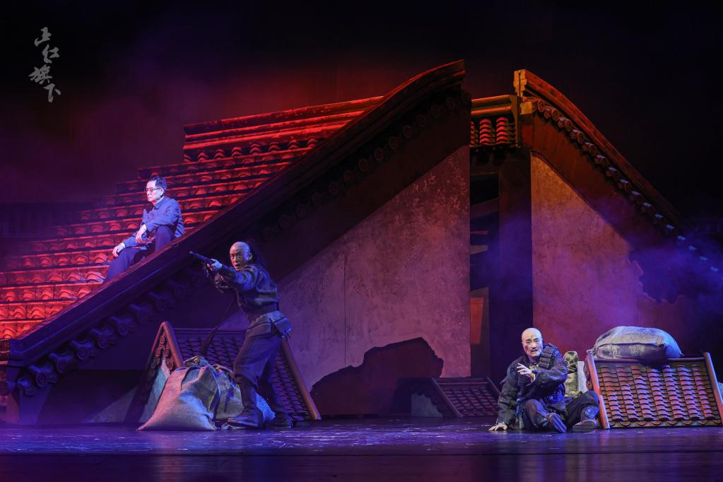 北京人艺开年大戏《正红旗下》首演 “老舍”视角看晚清北京城
