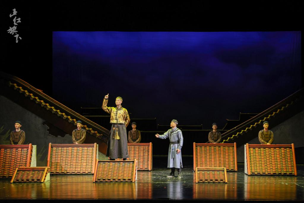 北京人艺开年大戏《正红旗下》首演 “老舍”视角看晚清北京城