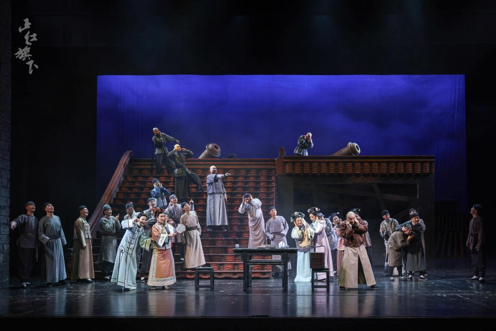 北京人艺开年大戏《正红旗下》首演 “老舍”视角看晚清北京城