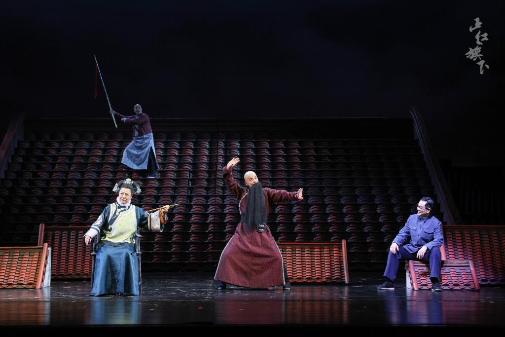 北京人艺开年大戏《正红旗下》首演 “老舍”视角看晚清北京城