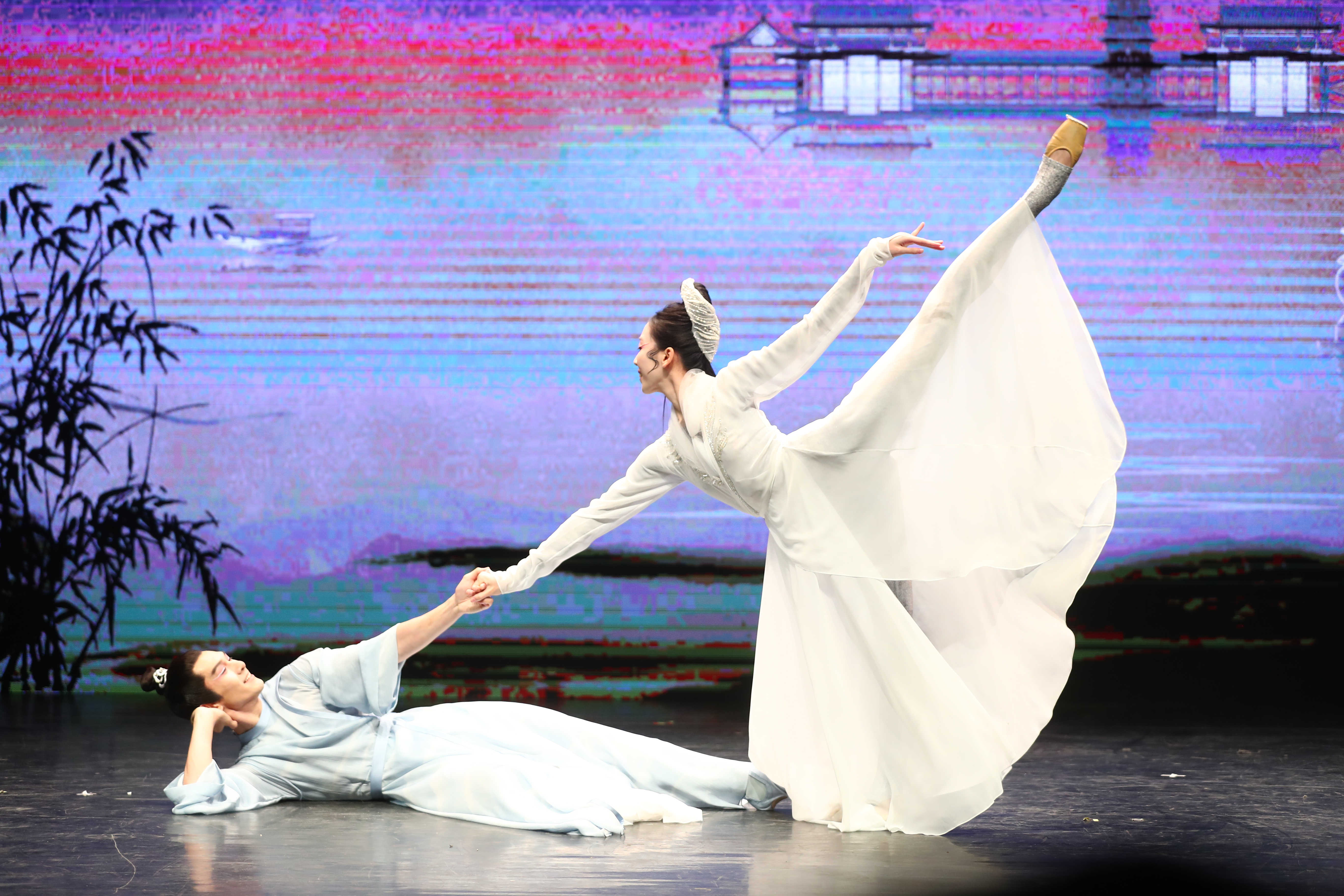 广州芭蕾舞剧院力作《白蛇传》《旗帜》八月亮相北京