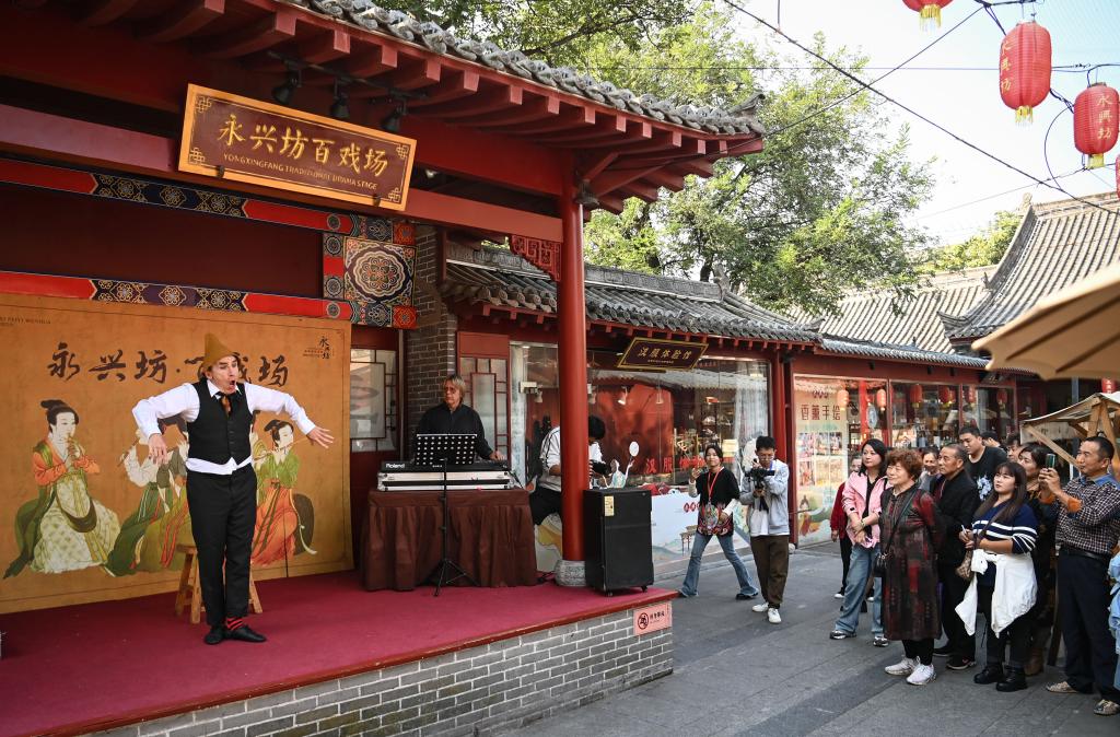 惠民巡演让古城黎民近距离感受丝路文化