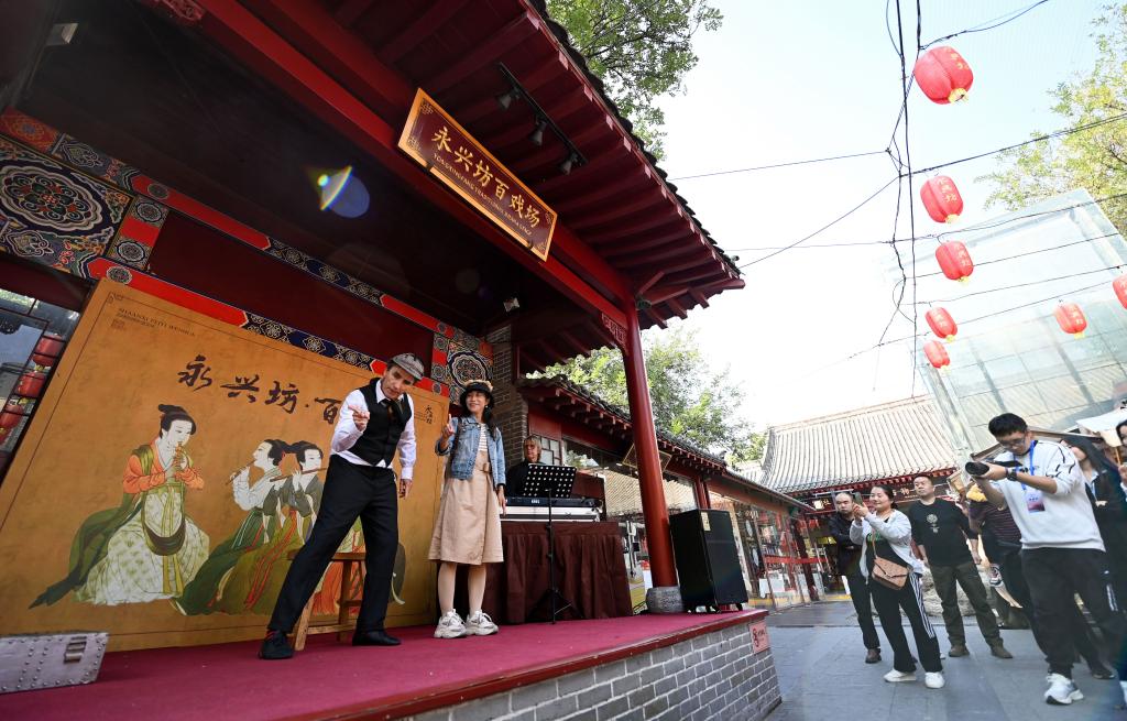 惠民巡演让古城黎民近距离感受丝路文化