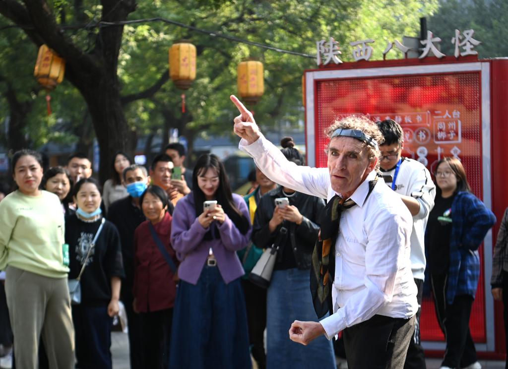 惠民巡演让古城黎民近距离感受丝路文化