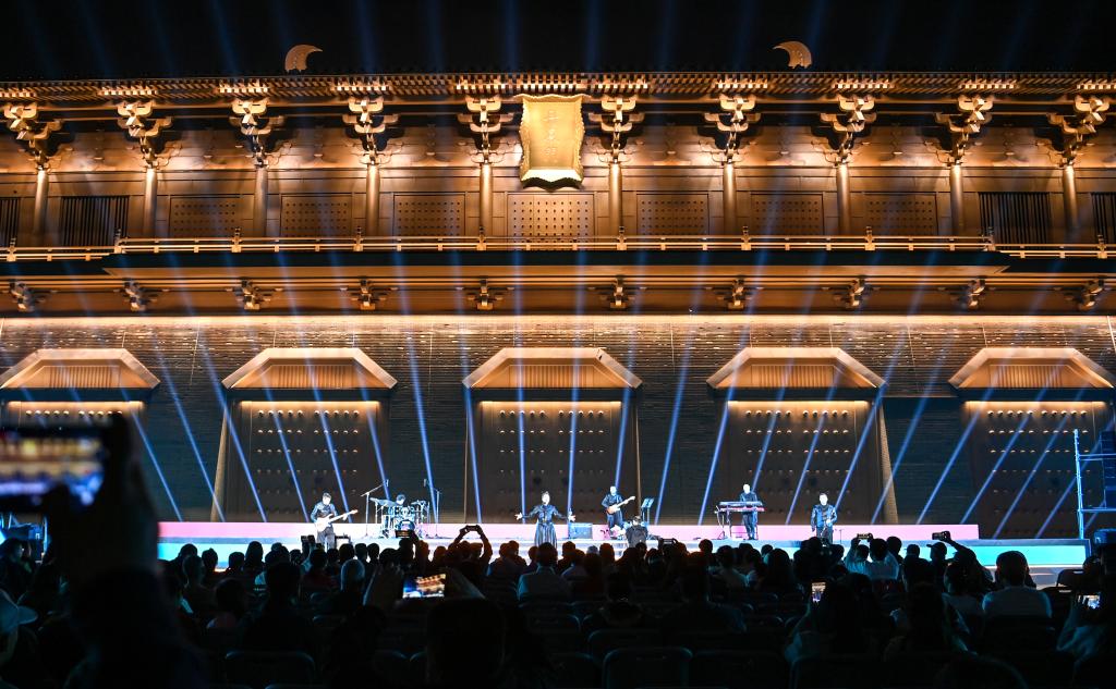 惠民巡演让古城黎民近距离感受丝路文化