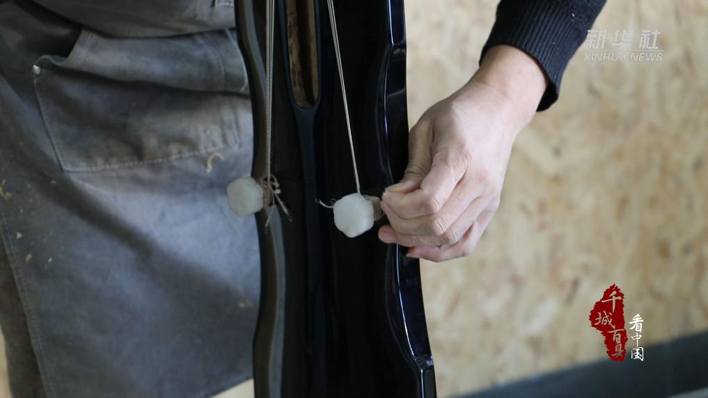 匠心斫制古琴 传承千年古音