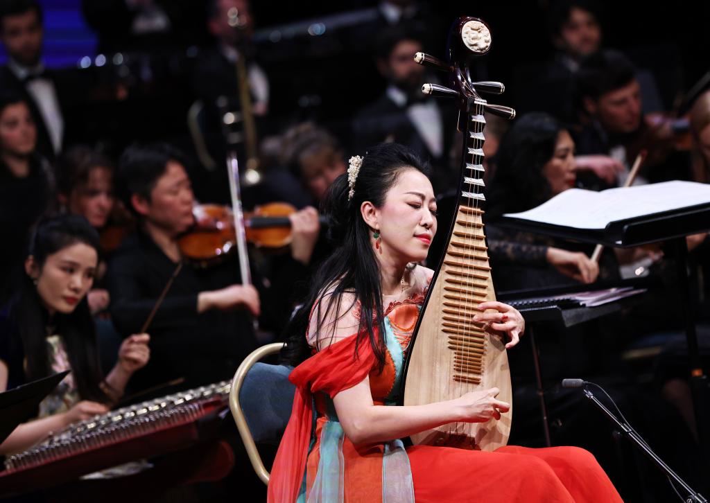 庆祝中法建交60周年暨中法文化旅游年开幕音乐会在巴黎举行