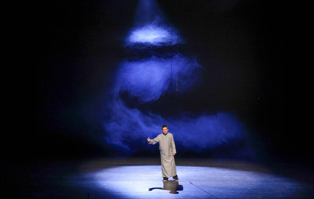 北京中学生演绎话剧《呐喊》