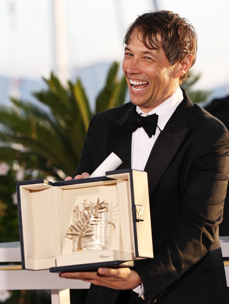 《阿诺拉》获第77届戛纳电影节“金棕榈奖”