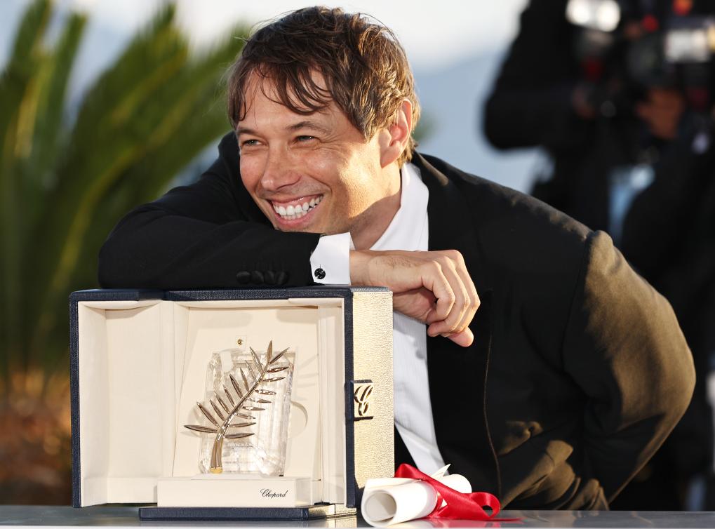 《阿诺拉》获第77届戛纳电影节“金棕榈奖”