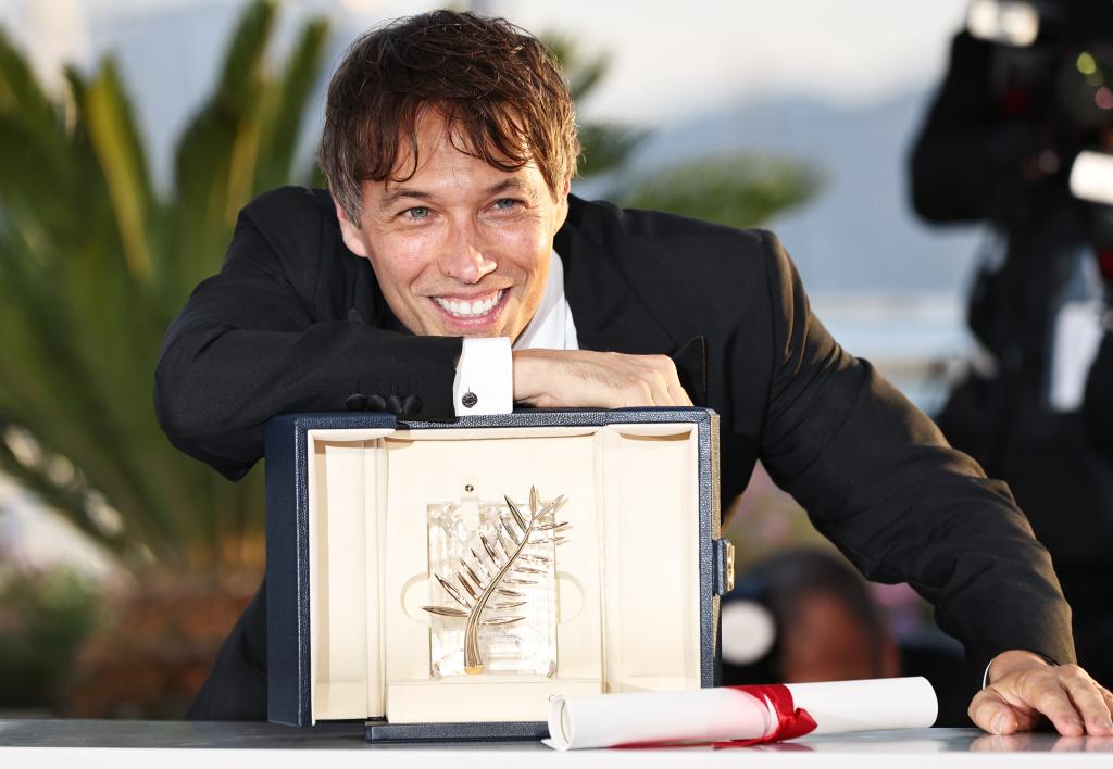 《阿诺拉》获第77届戛纳电影节“金棕榈奖”