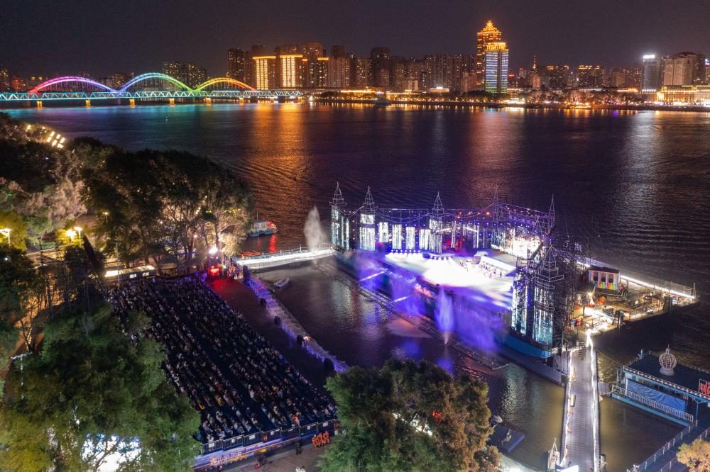大型实景演出《遇见·哈尔滨》上演