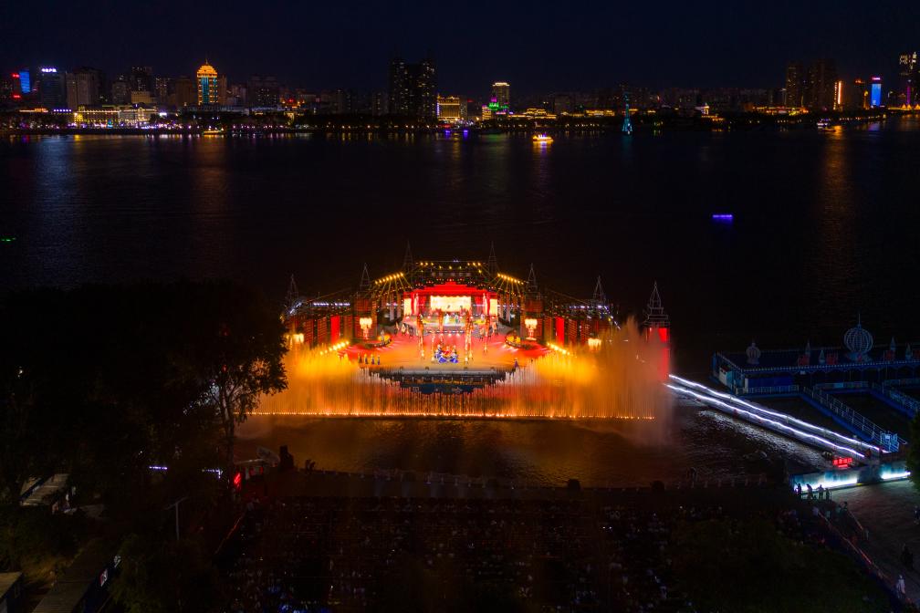 大型实景演出《遇见·哈尔滨》上演