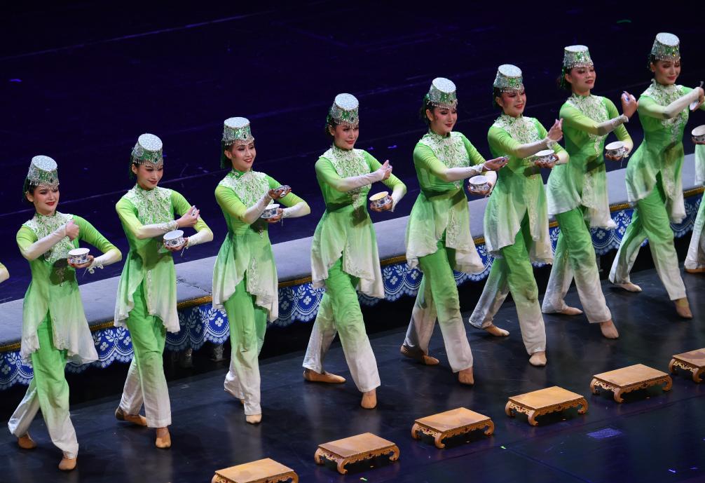 大型音舞诗画《掀起你的盖头来——新疆是个甜头所》在福州上演