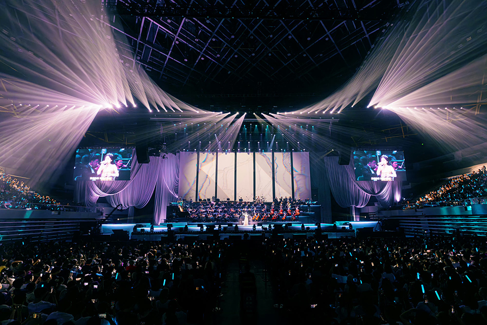 “交响+流行”共书爱的诗篇 张碧晨交响演唱会首站圆满落幕