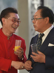 六小龄童马德华再聚首