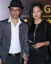 王学兵携产后娇妻亮相