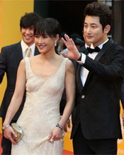 陈燃朴施厚亮相红毯人气高