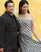 伍仕贤龚蓓苾夫妻携手亮相