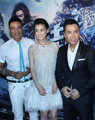 《冰封》首映红毯 黄圣依变身冰雪公主