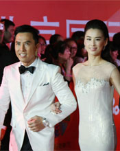 黄圣依走红毯众星捧月备受宠爱