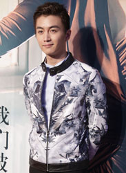 陈晓助阵《万物生长》首映红毯