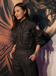 宋佳助阵《万物生长》首映红毯